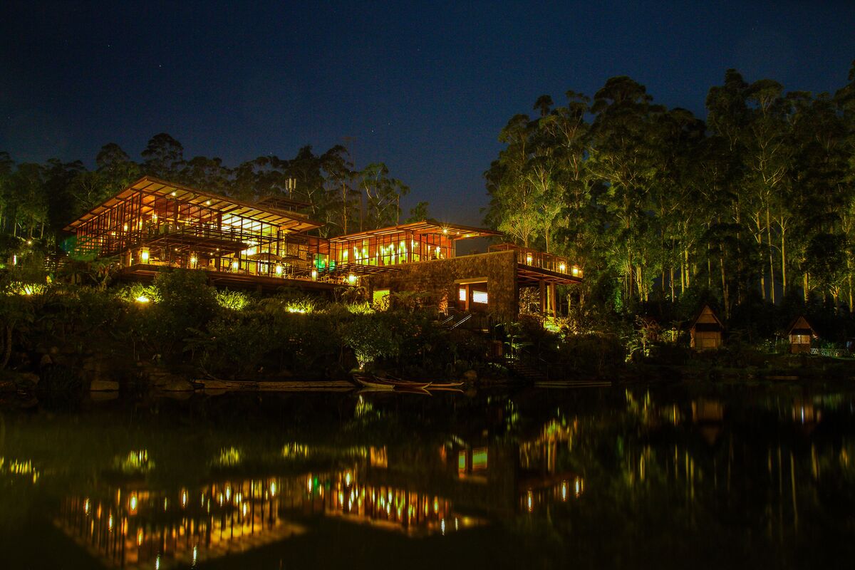 Luxury Sri Lanka private journey ending on the south coast at Weligama