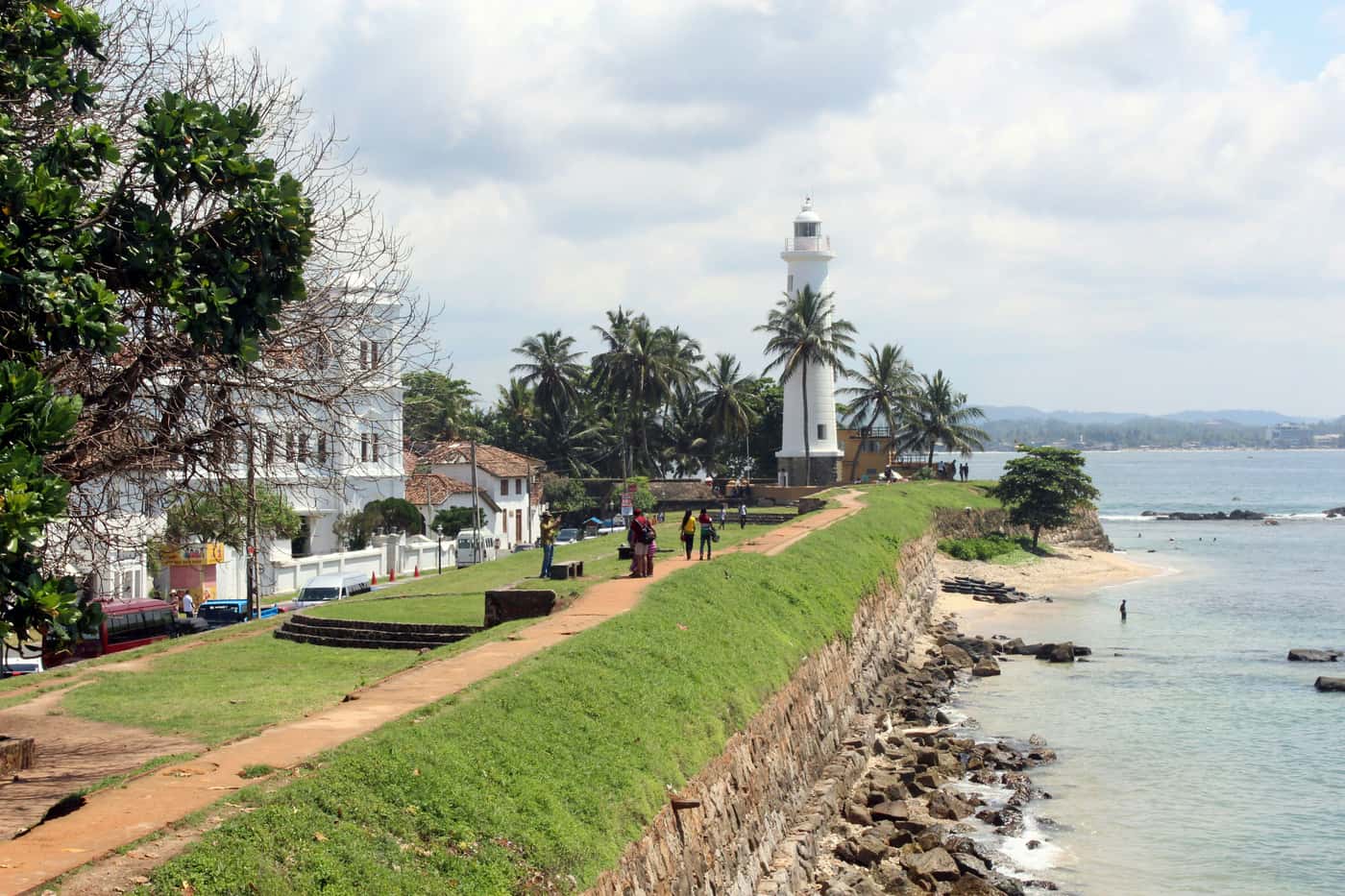 Private Sri Lanka travel route with culture, wildlife and coast