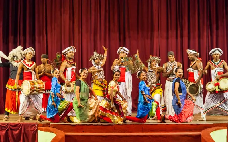 Scenic Sri Lanka family travel route through culture and the hill country